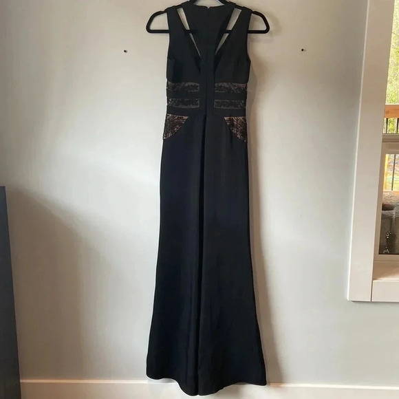 BCBGMAXAZARIA | Emyli Lace Blocked V-Neck  Dress - Picture 8 of 13